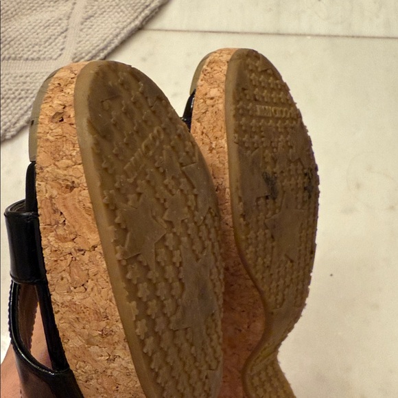 Jimmy Choo Cork and Black patent leather sandal - Picture 7 of 9